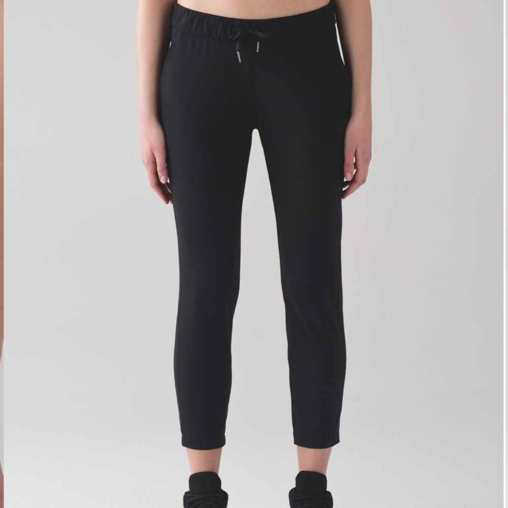 EUC Lululemon On the Fly Pants size 4 Black